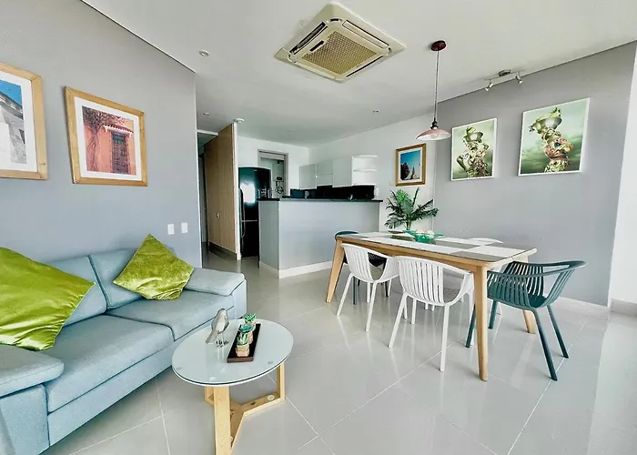Apartamento De Tres Habitaciones Frente Al Mar