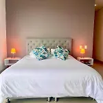 Apartamento de tres habitaciones frente al mar